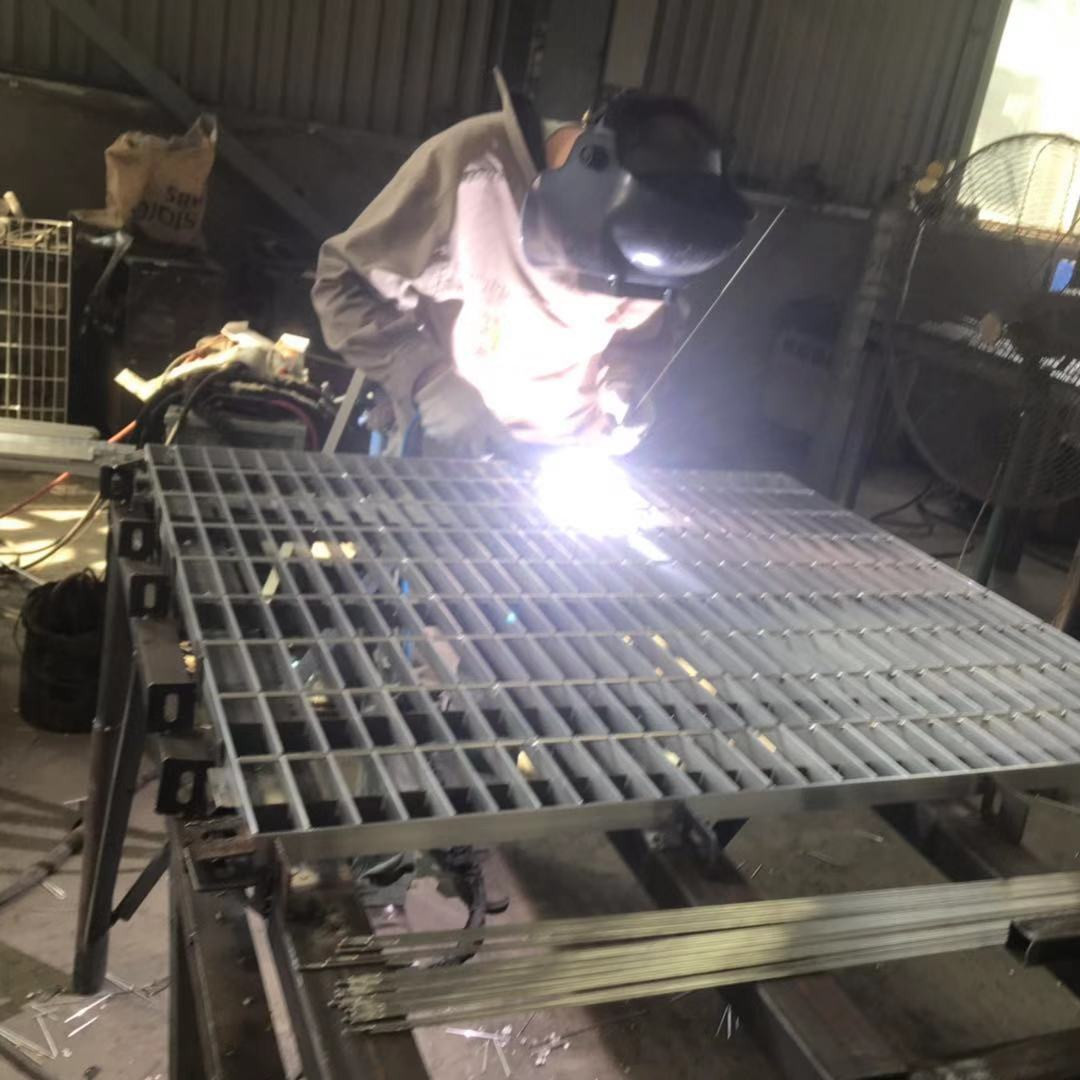 吊頂鋼格柵.jpg 吊頂鋼格柵.jpg