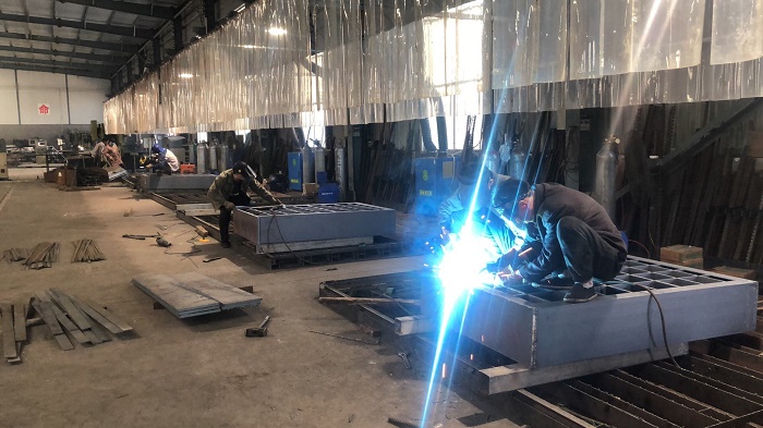 鋼格柵板.jpg 鋼格柵板.jpg