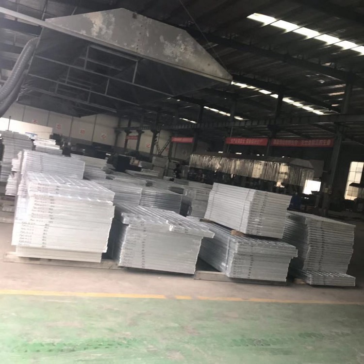 鋼格柵蓋板.jpg 鋼格柵蓋板.jpg